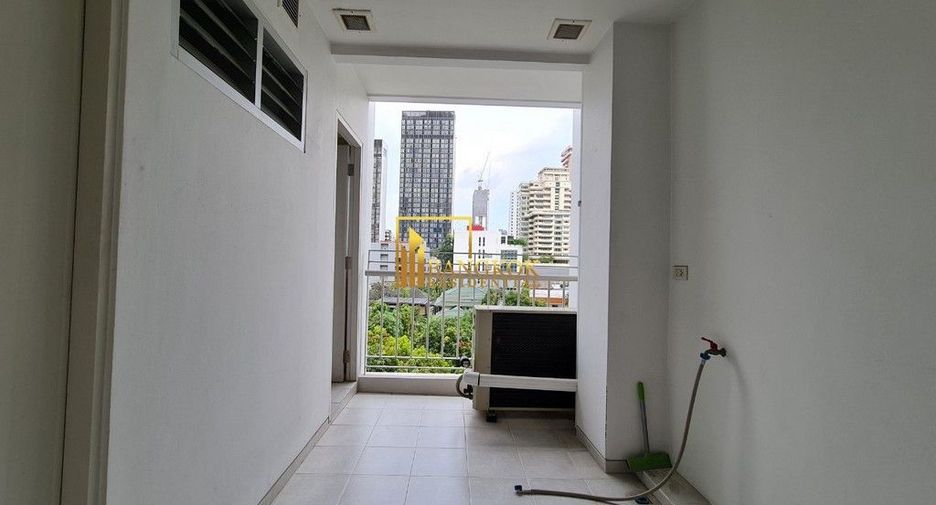 For rent 3 bedrooms apartment in Khlong Toei, Bangkok