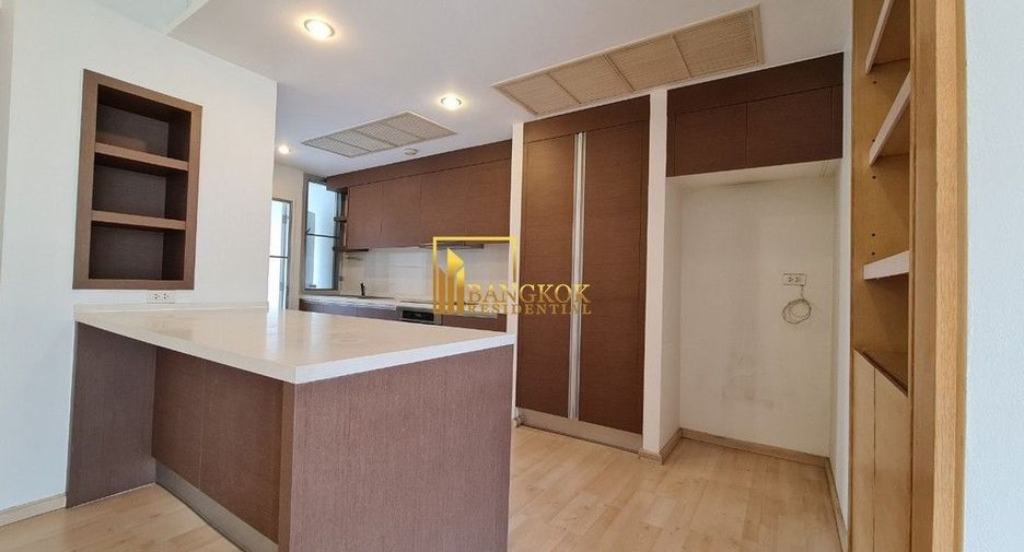 For rent 3 bedrooms apartment in Khlong Toei, Bangkok