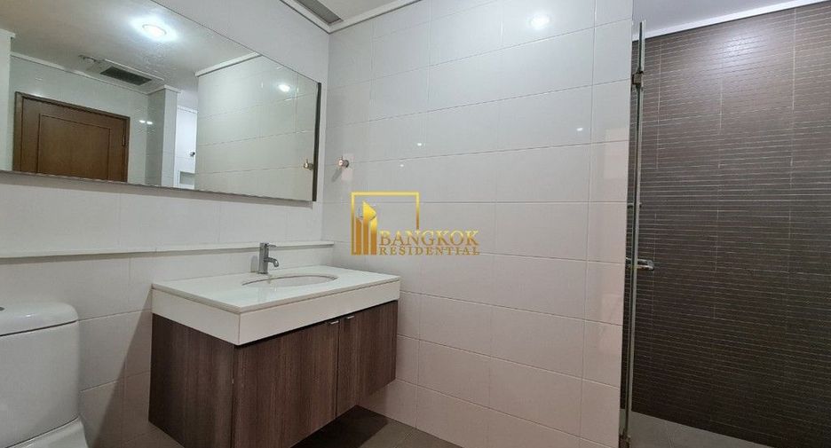 For rent 3 bedrooms apartment in Khlong Toei, Bangkok