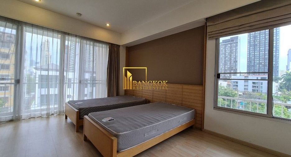 For rent 3 bedrooms apartment in Khlong Toei, Bangkok