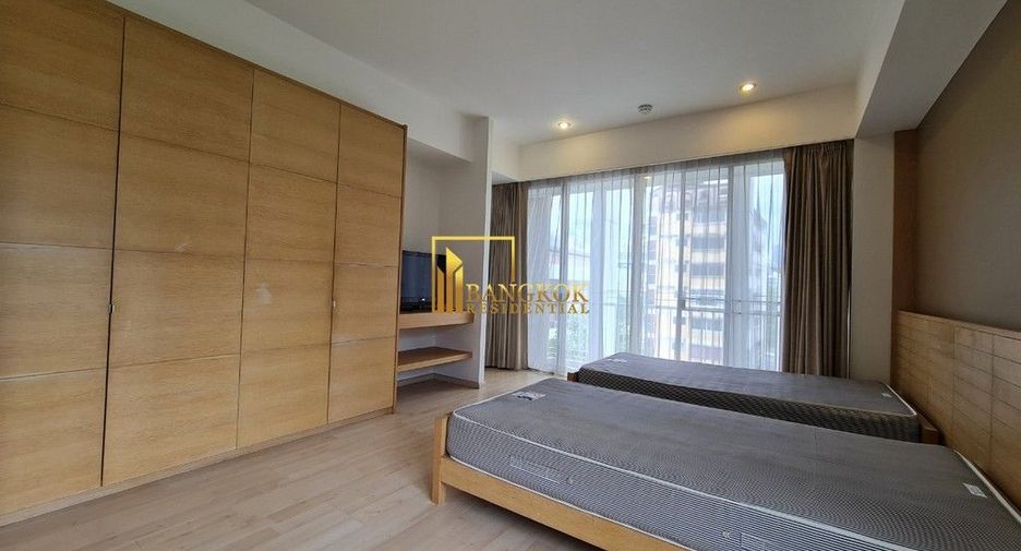 For rent 3 bedrooms apartment in Khlong Toei, Bangkok