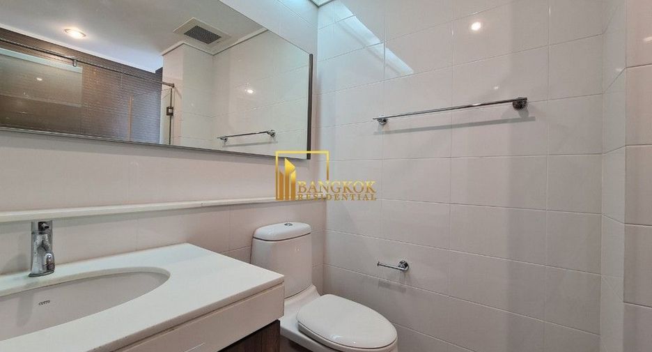 For rent 3 bedrooms apartment in Khlong Toei, Bangkok