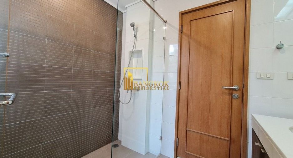 For rent 3 bedrooms apartment in Khlong Toei, Bangkok