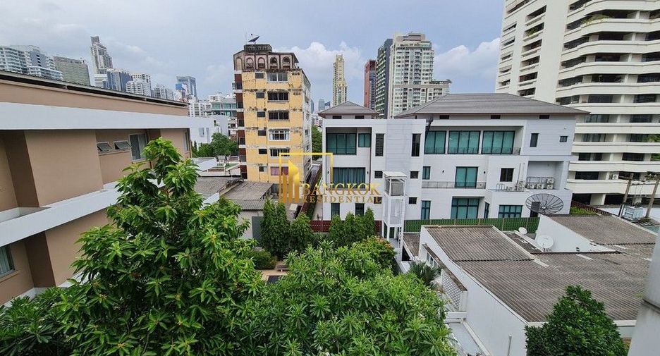 For rent 3 bedrooms apartment in Khlong Toei, Bangkok