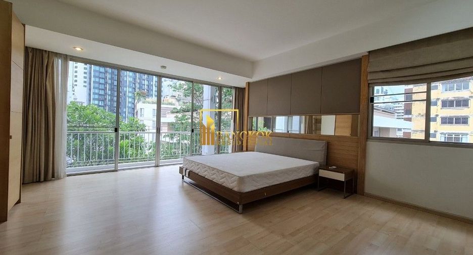 For rent 3 bedrooms apartment in Khlong Toei, Bangkok