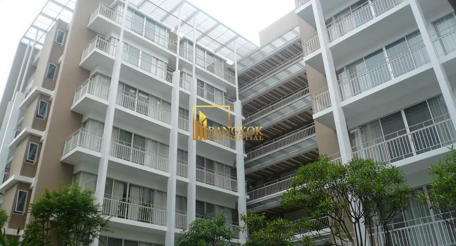 For rent 3 bedrooms apartment in Khlong Toei, Bangkok
