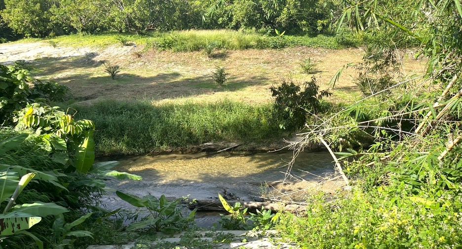 Terreno en venta en Thai Mueang, Phang Nga