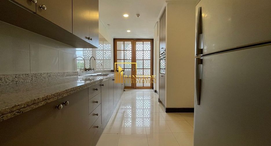 For rent 2 bedrooms apartment in Yan Nawa, Bangkok