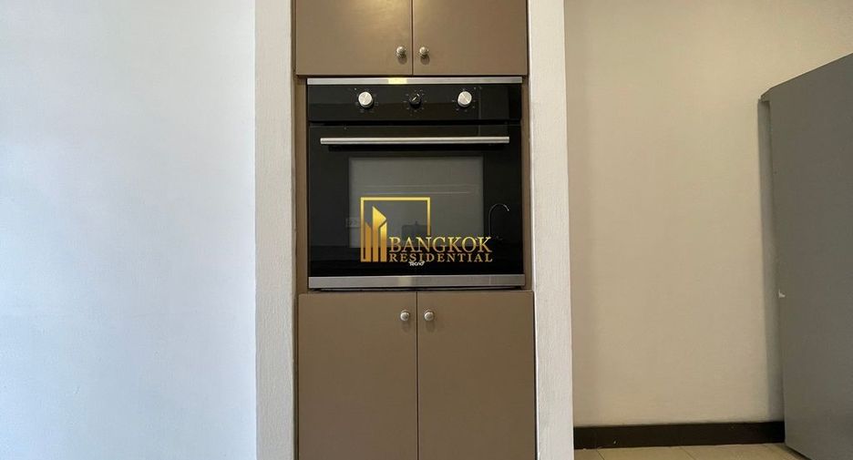 For rent 2 bedrooms apartment in Yan Nawa, Bangkok