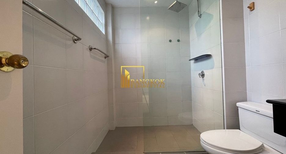 For rent 2 bedrooms apartment in Yan Nawa, Bangkok