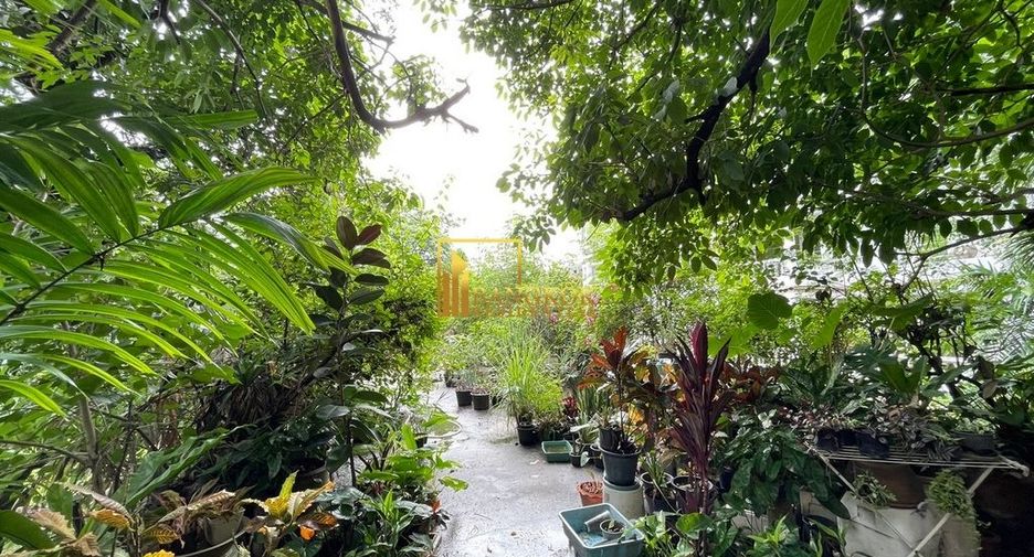 For rent 2 bedrooms apartment in Yan Nawa, Bangkok