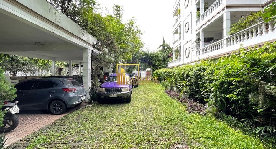 For rent 2 bedrooms apartment in Yan Nawa, Bangkok