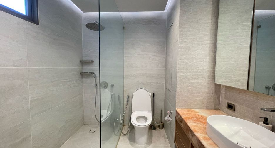 For rent and for sale 4 bedrooms condo in Watthana, Bangkok