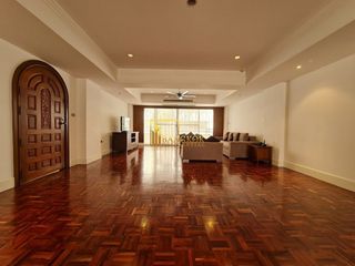 For rent 3 bedrooms apartment in Watthana, Bangkok