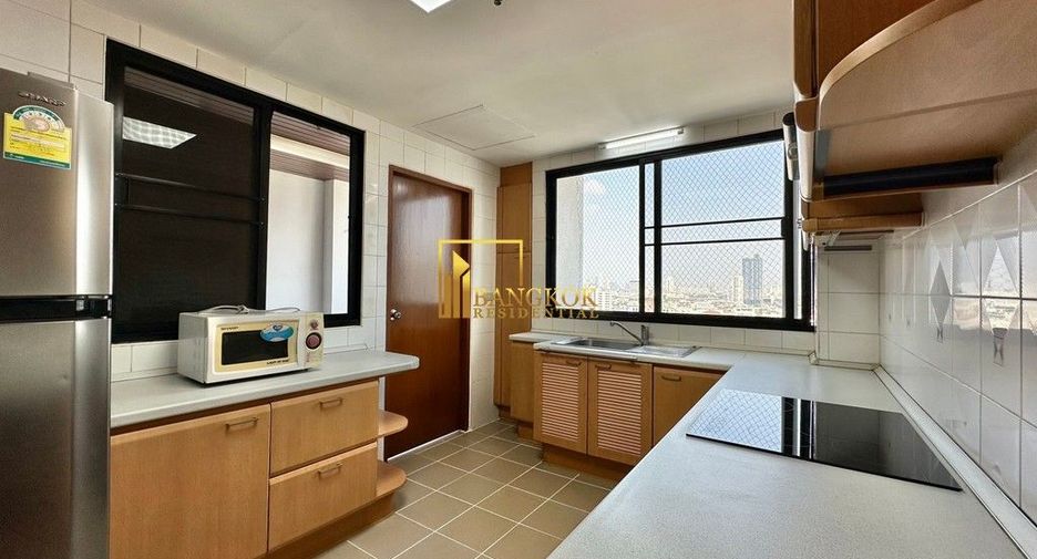 À louer 4 chambres appartement à Watthana, Bangkok