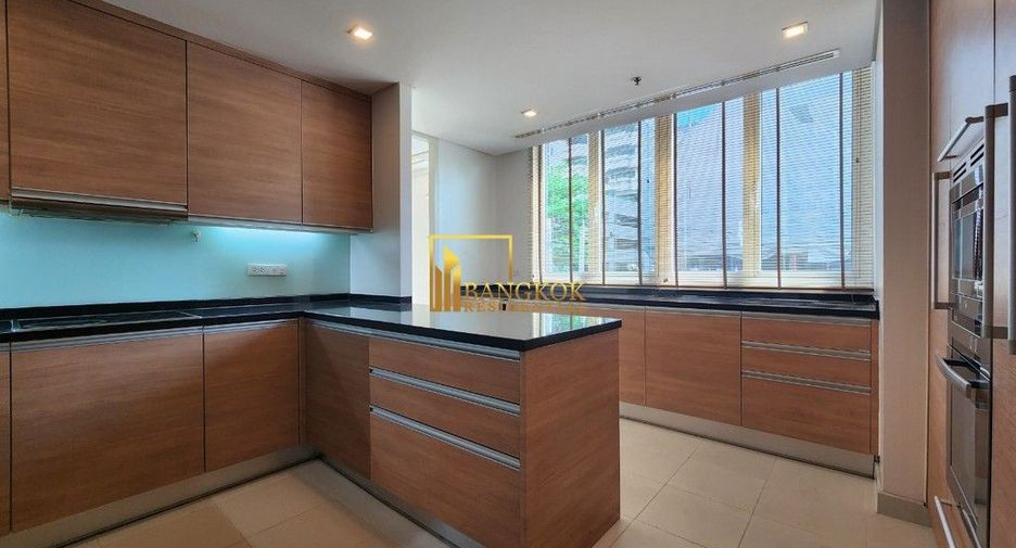 For rent 3 Beds apartment in Khlong Toei, Bangkok