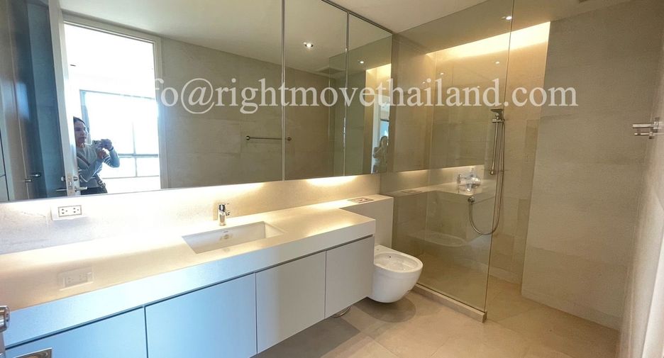 For sale 4 bedrooms condo in Yan Nawa, Bangkok