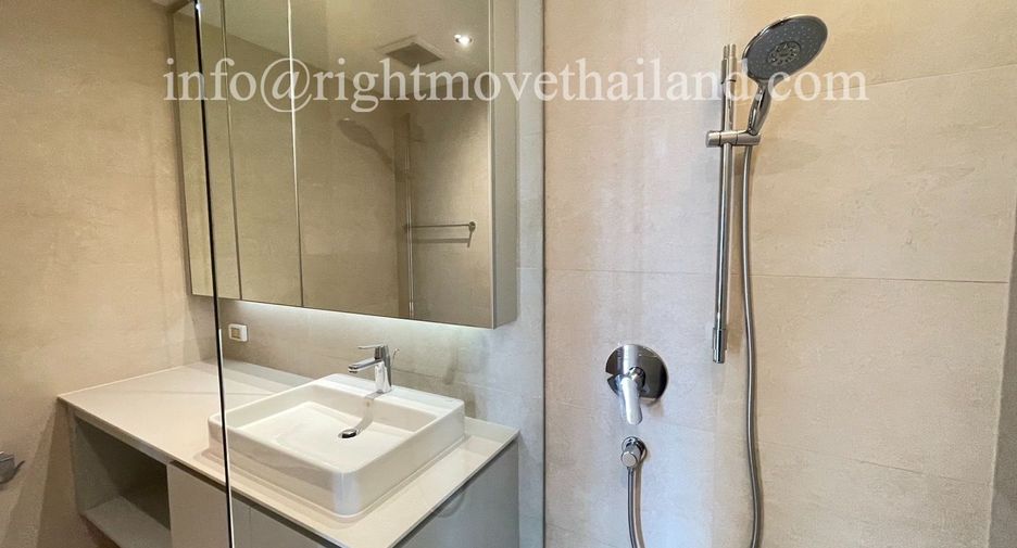 For sale 4 bedrooms condo in Yan Nawa, Bangkok