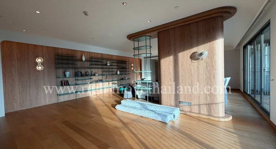 For sale 4 bedrooms condo in Yan Nawa, Bangkok