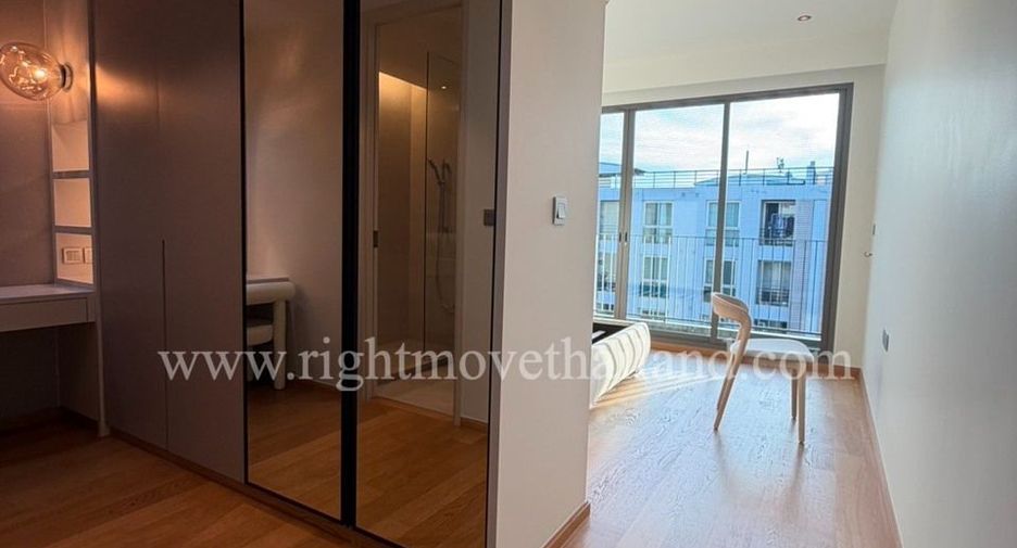 For sale 4 bedrooms condo in Yan Nawa, Bangkok