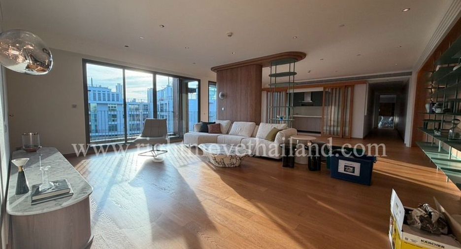 For sale 4 bedrooms condo in Yan Nawa, Bangkok