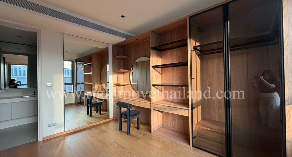 For sale 4 bedrooms condo in Yan Nawa, Bangkok