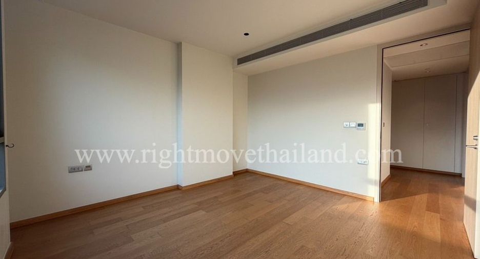 For sale 4 bedrooms condo in Yan Nawa, Bangkok