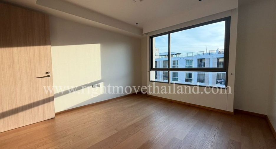 For sale 4 bedrooms condo in Yan Nawa, Bangkok