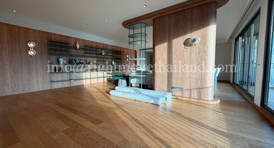 For sale 4 bedrooms condo in Yan Nawa, Bangkok