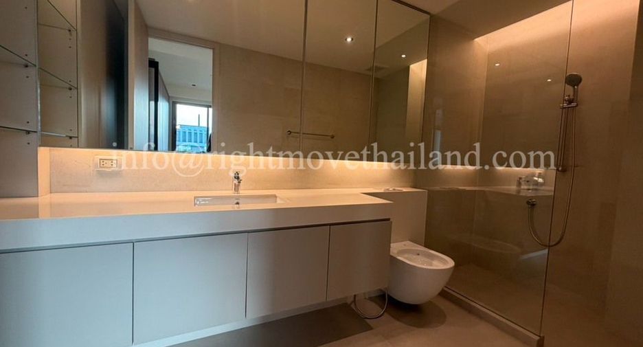 For sale 4 bedrooms condo in Yan Nawa, Bangkok