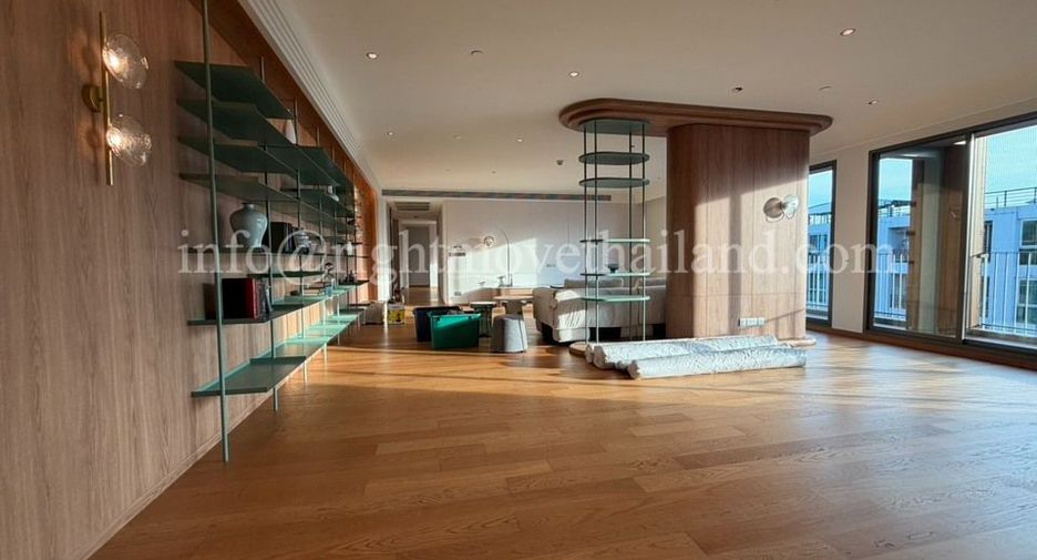 For sale 4 bedrooms condo in Yan Nawa, Bangkok