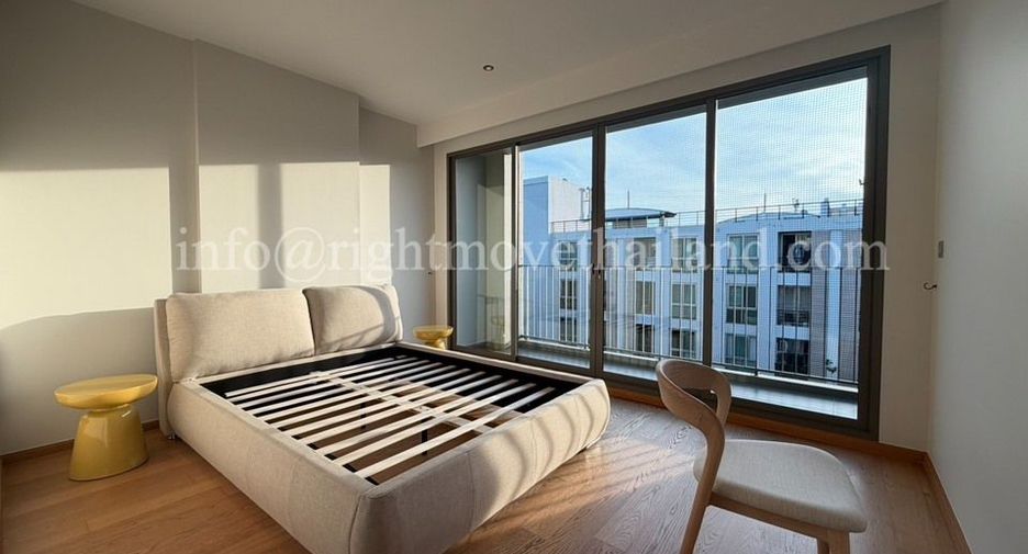 For sale 4 bedrooms condo in Yan Nawa, Bangkok