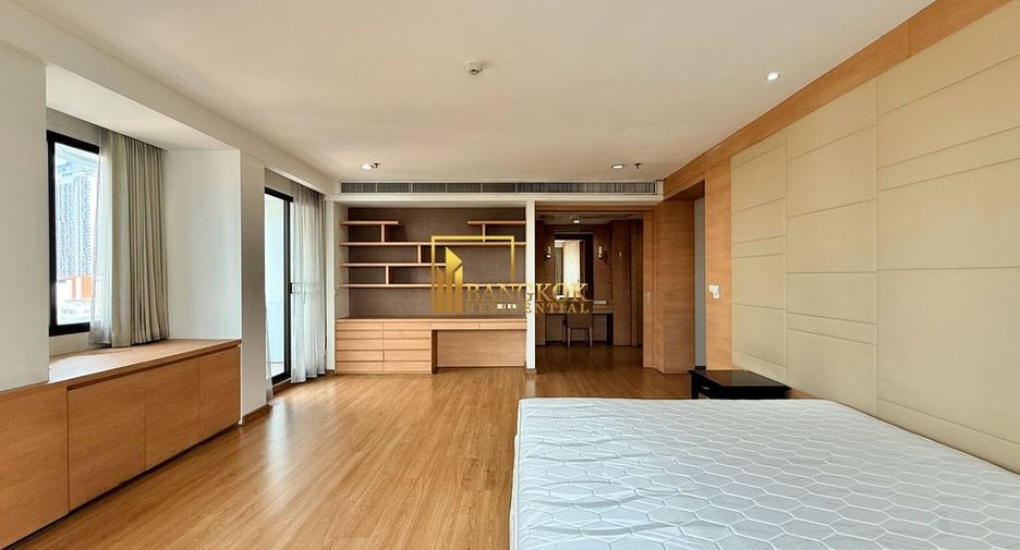 For rent 4 bedrooms apartment in Watthana, Bangkok