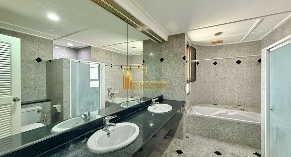 For rent 4 bedrooms apartment in Watthana, Bangkok