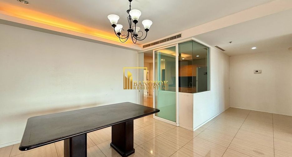 For rent 4 bedrooms apartment in Watthana, Bangkok