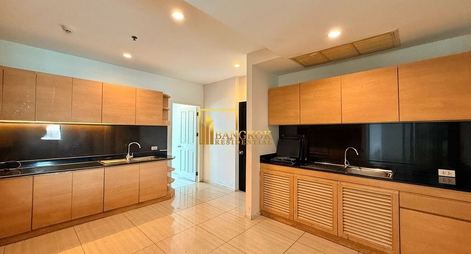 For rent 4 bedrooms apartment in Watthana, Bangkok
