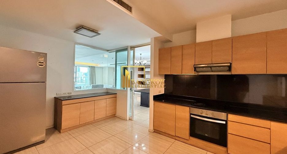 For rent 4 bedrooms apartment in Watthana, Bangkok