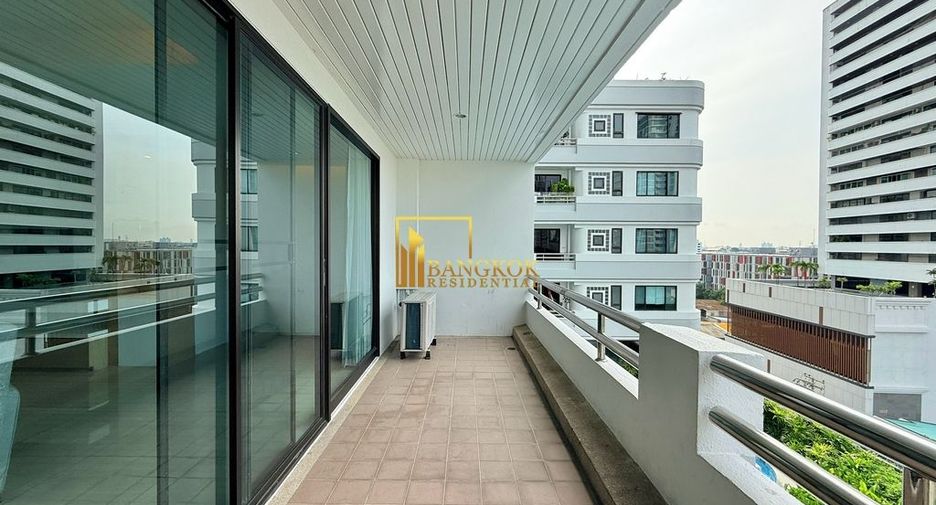 For rent 4 bedrooms apartment in Watthana, Bangkok