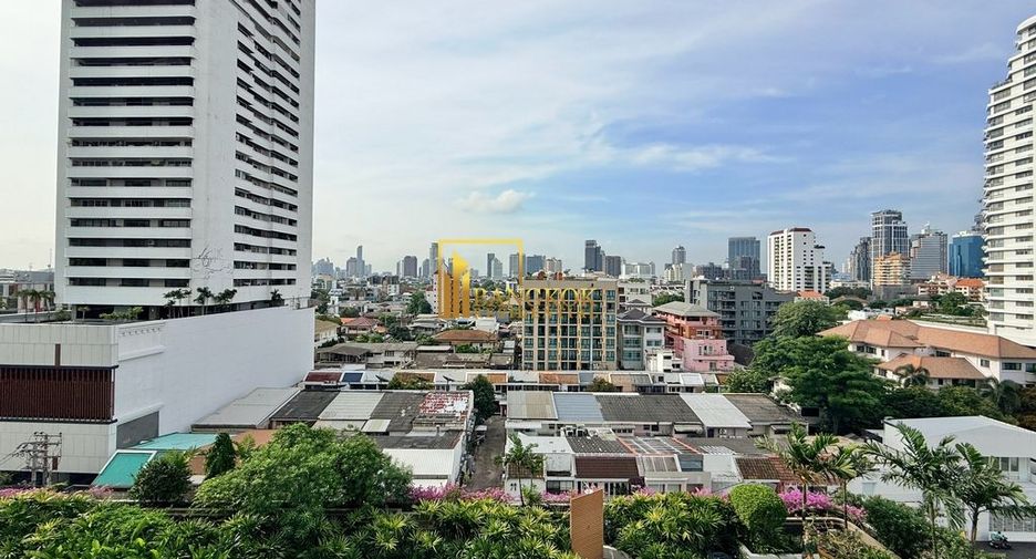 For rent 4 bedrooms apartment in Watthana, Bangkok