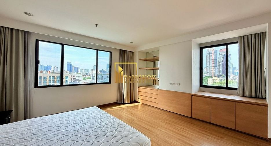 For rent 4 bedrooms apartment in Watthana, Bangkok