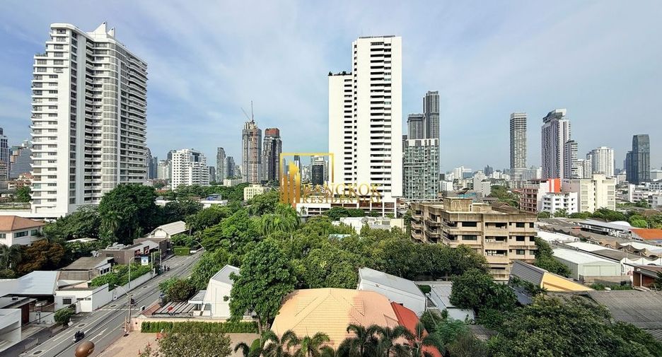 For rent 4 bedrooms apartment in Watthana, Bangkok