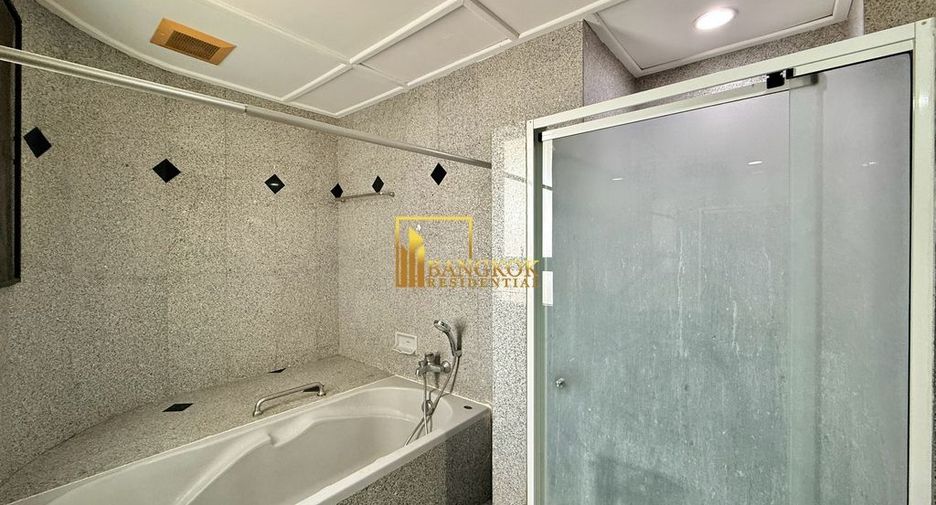 For rent 4 bedrooms apartment in Watthana, Bangkok