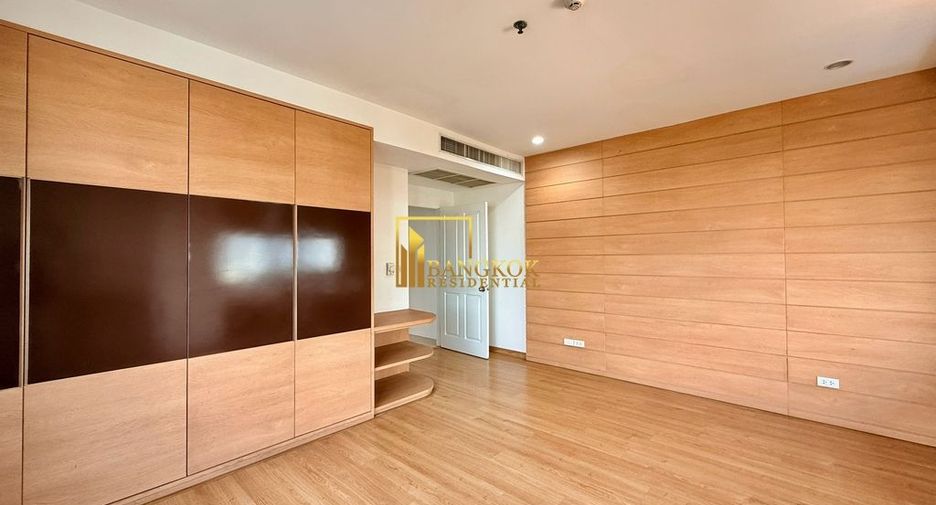 For rent 4 bedrooms apartment in Watthana, Bangkok
