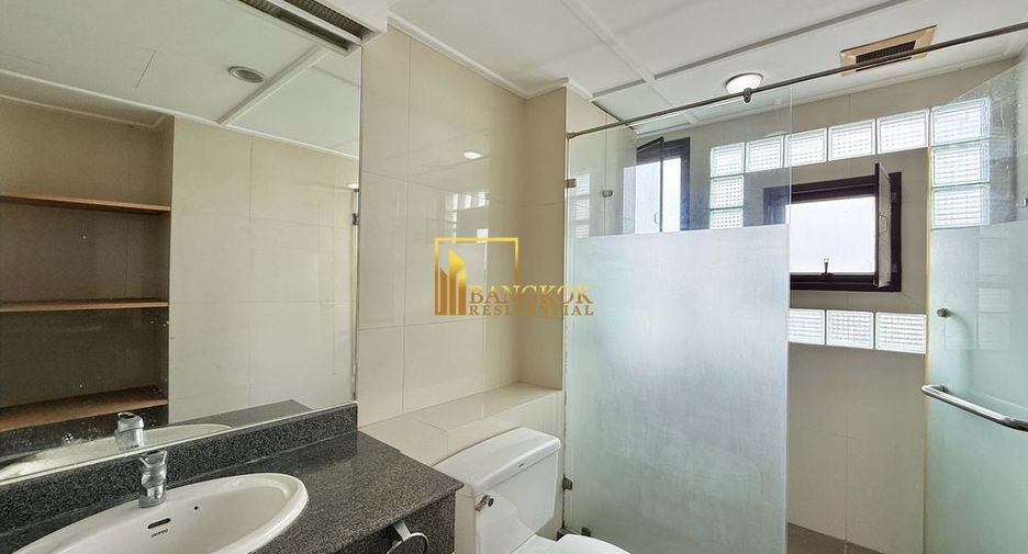 For rent 4 bedrooms apartment in Watthana, Bangkok