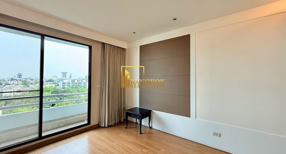 For rent 4 bedrooms apartment in Watthana, Bangkok