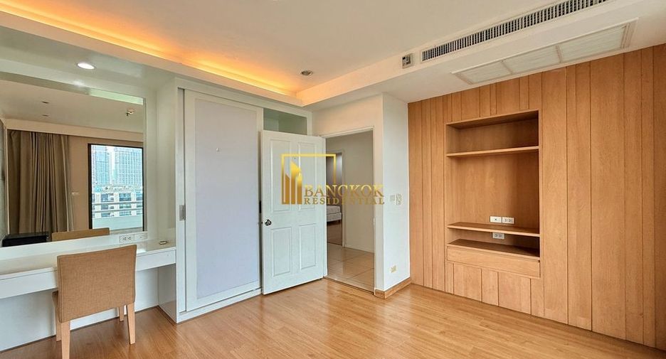 For rent 4 bedrooms apartment in Watthana, Bangkok