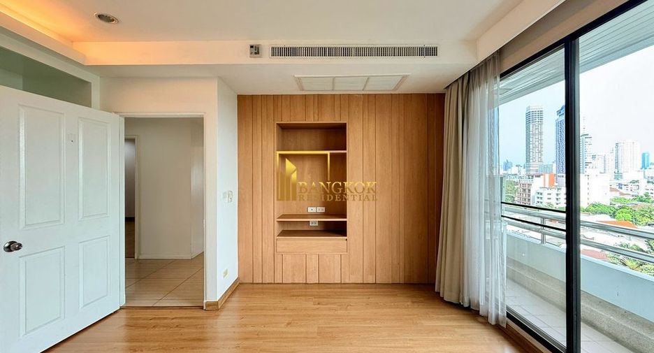For rent 4 bedrooms apartment in Watthana, Bangkok