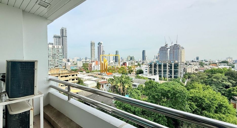 For rent 4 bedrooms apartment in Watthana, Bangkok