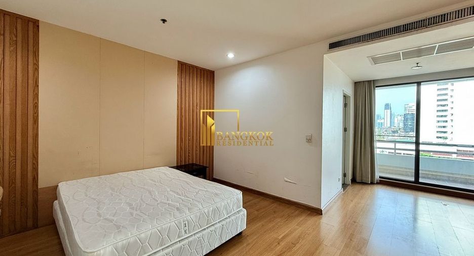 For rent 4 bedrooms apartment in Watthana, Bangkok