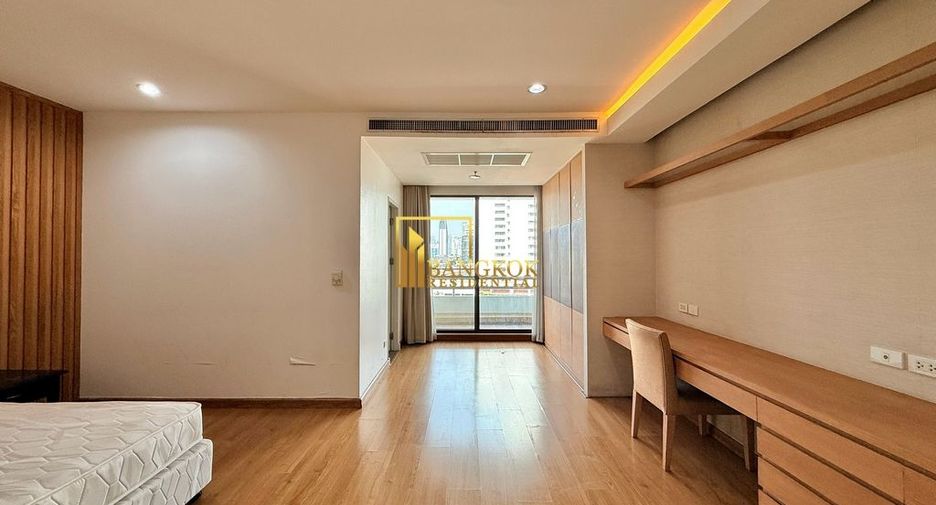 For rent 4 bedrooms apartment in Watthana, Bangkok